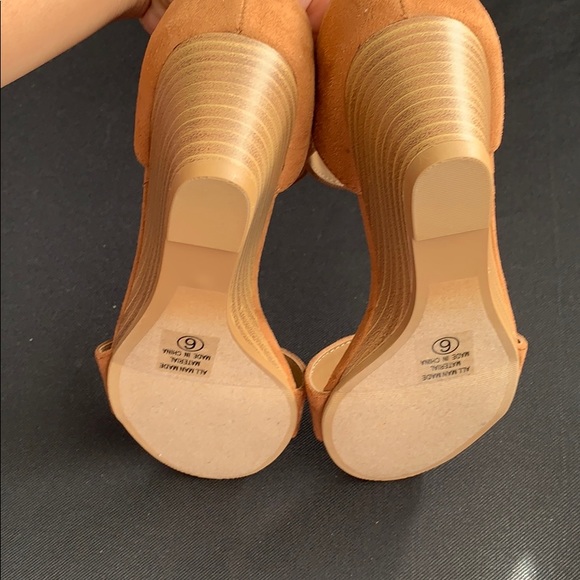 😍  City Classified Wedge Sandals 😍 - Picture 2 of 5